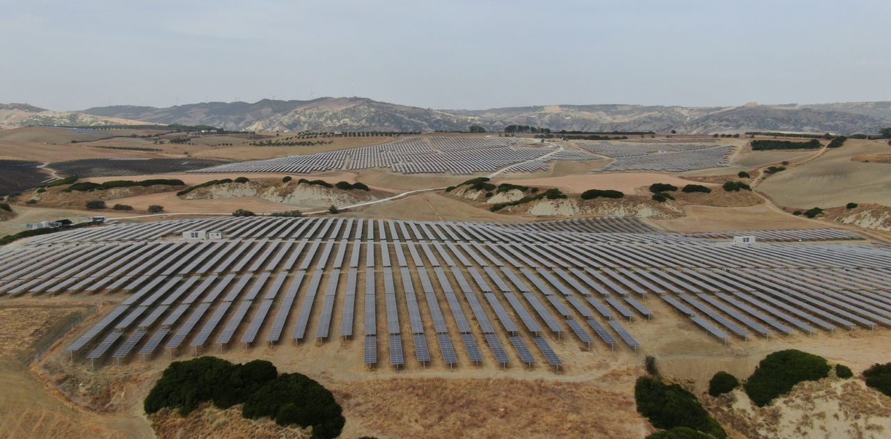 Una foto aerea dell'impianto fotovoltaico Iren di Ferrandina